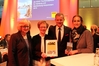 Am Stand des ADAC Ilka Rohr und Christina Marks, Stadtmarketing Schwerin (2. und 4. v.l.) Foto (c)