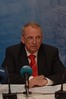 interner Link (neues Fenster): Bild vergrößern: Minister Dr. Till Backhaus in der Landespressekonferenz