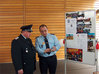 Kreiswehrf�hrer Augustin besucht den Stand des KFV