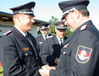 Jugendwart Ronny Mathes-Languth (Spornitz) mit der Ehrennadel der Deutschen Jugendfeuerwehr in Silber durch Landesbrandmeister Heino Kalkschies geehrt. Foto: � Michael-G�nther B�lsche