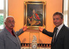 Herr Engel, Leiter der Louisen-Gedenkstätte Hohenzieritz e.V. und Minister Tesch