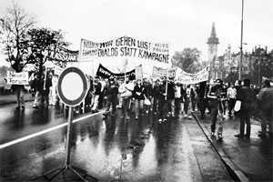 Wanderausstellung: Aufbruch im Norden. Die friedliche Revolution in Mecklenburg-Vorpommern 1989/90. Hier: Proteste in Schwerin im Herbst 1989. Foto: LStU M-V.