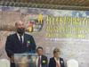 Foto: Jörn Mothes bei der Enthüllung eines Stückes der ehemaligen Berliner Mauer auf dem Gelände der Deutschen Botschaft in Taipei am 09.11.2009. (© DI)